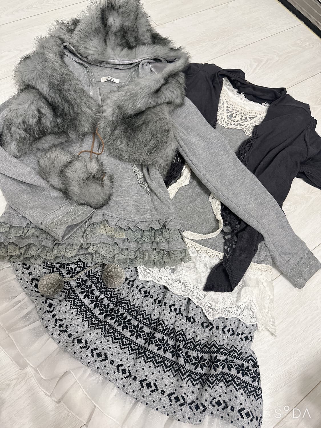 선가든파티 폼폼이 노르딕 니혼진 갸루 그레이 눈꽃 빈티지 코디세트 상품이미지1