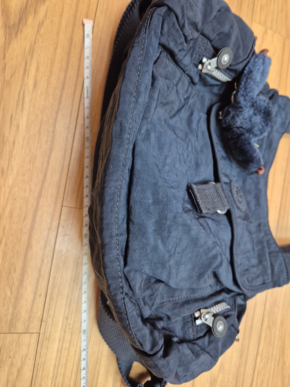 키플링 Fairfax M 네이비 숄더백입니다. 숄더백 뿐만 아니라 크로스 상품이미지8