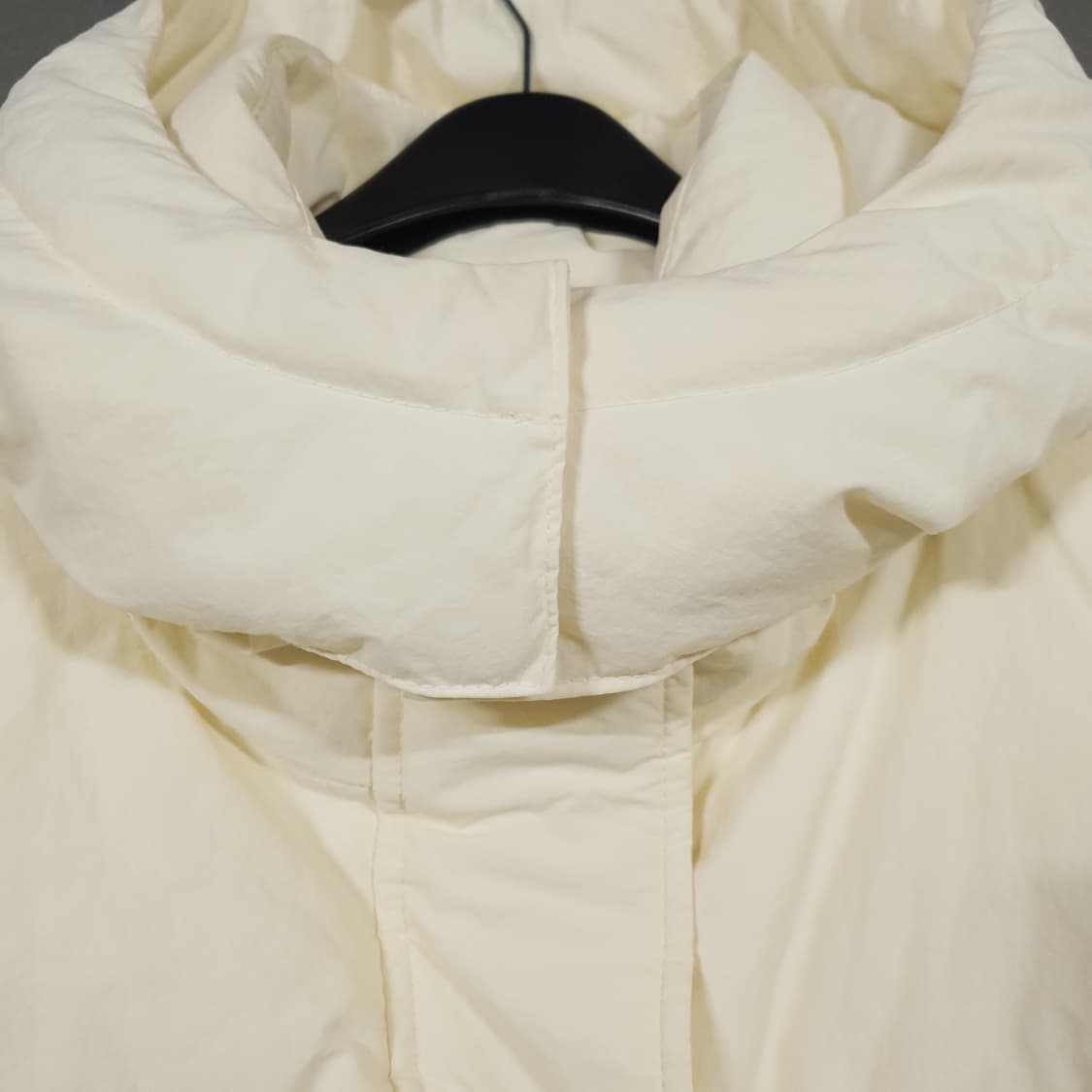 여성 S) 인사일런스 우먼 오버핏 구스다운 푸퍼 패딩 점퍼 크림 희귀 상품이미지3