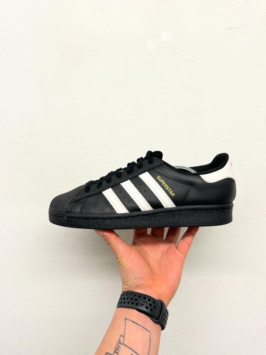 아디다스 슈퍼스타 블랙 / 화이트 스니커즈 250 상품이미지1