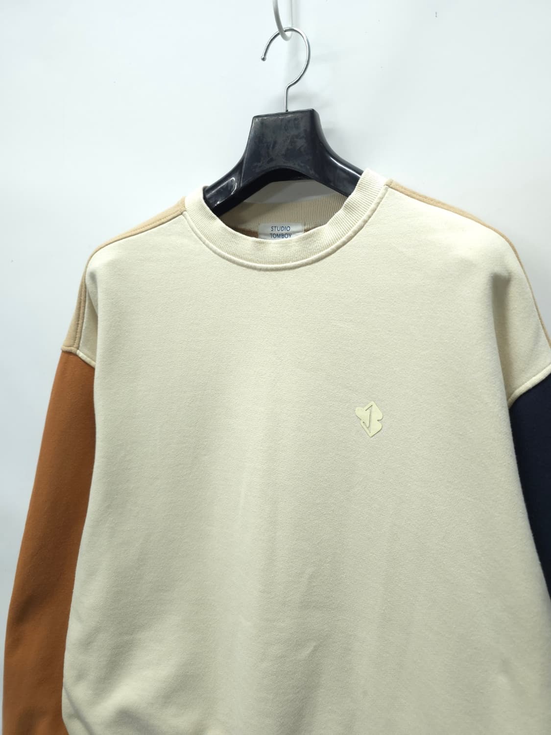 스튜디오 톰보이 배색 맨투맨 (여성 free) 상품이미지3