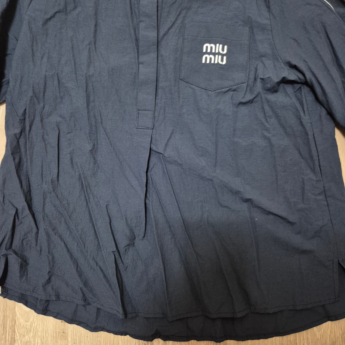 미우미우 크롭 카라 반팔 셔츠 상품이미지3