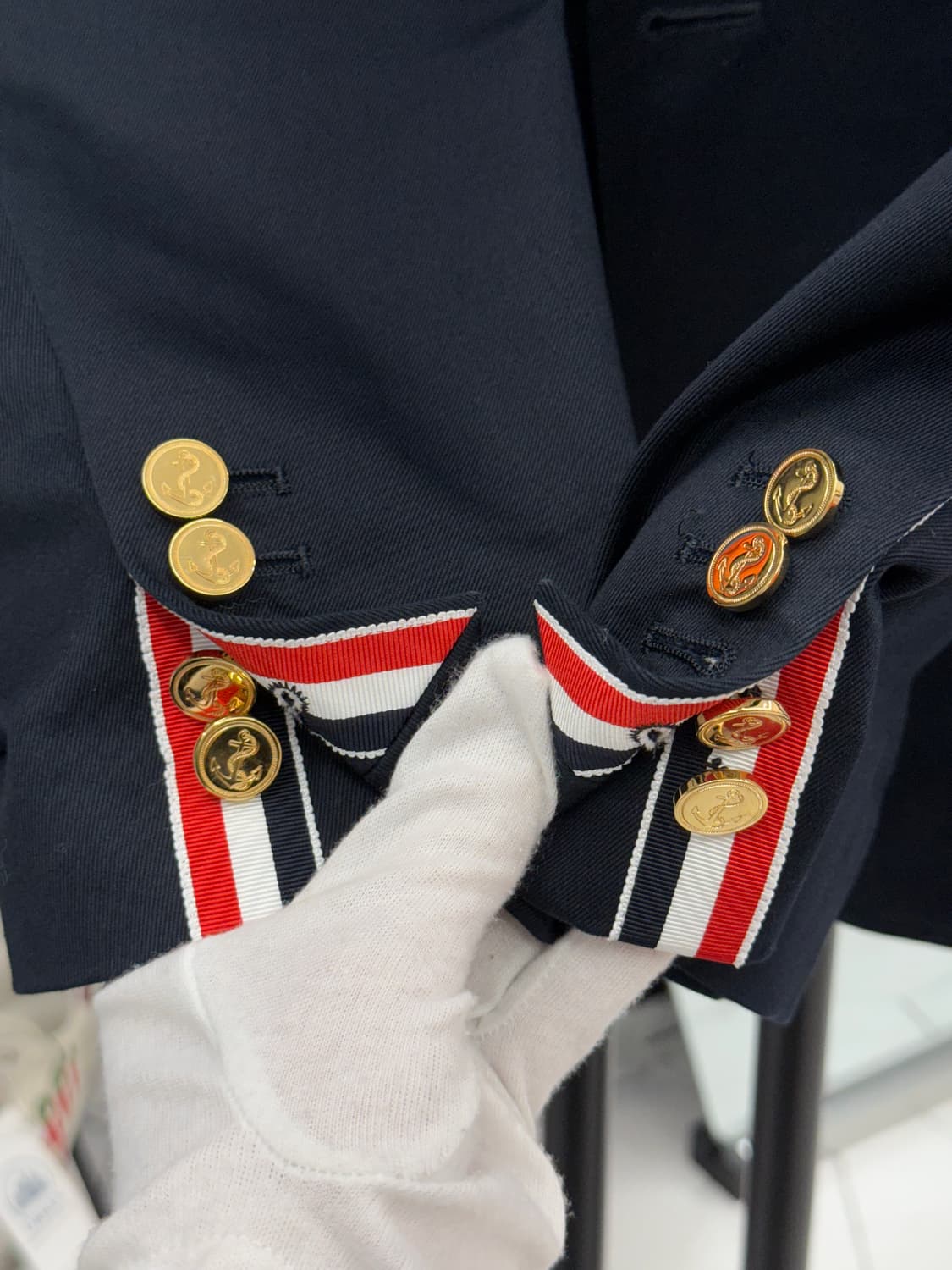 [3] 톰브라운 암밴드 금장 블레이저 자켓 상품이미지5