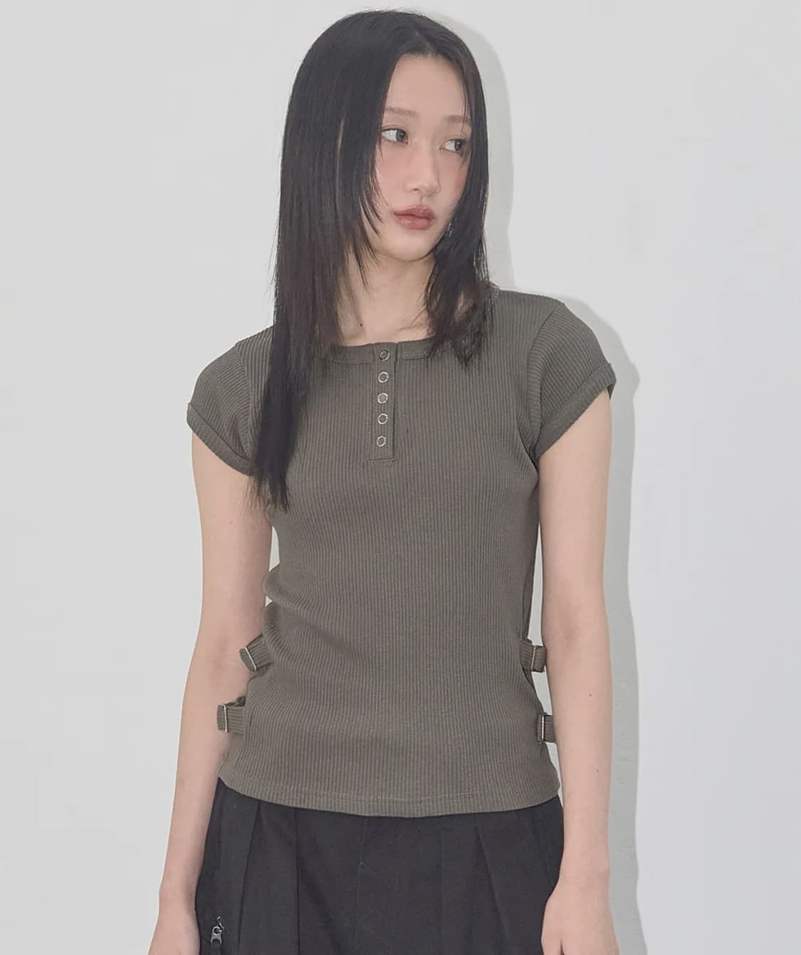 fancy club 팬시클럽 사이드 버클 골지 티 dark beige 상품이미지1