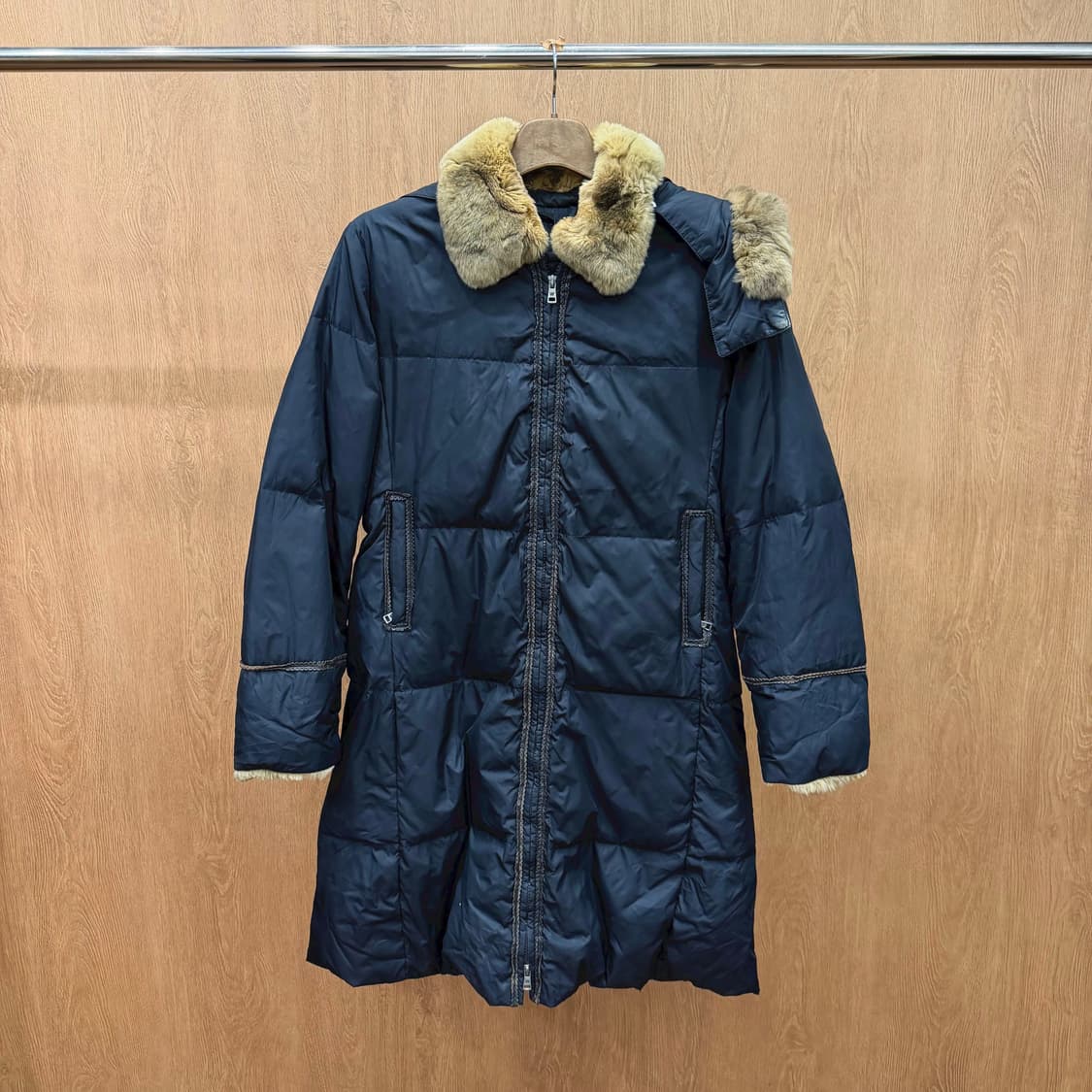 막스마라 위켄드 다운 롱 패딩 코트 후드 카라 퍼 트리밍 디테일 블랙 상품이미지2