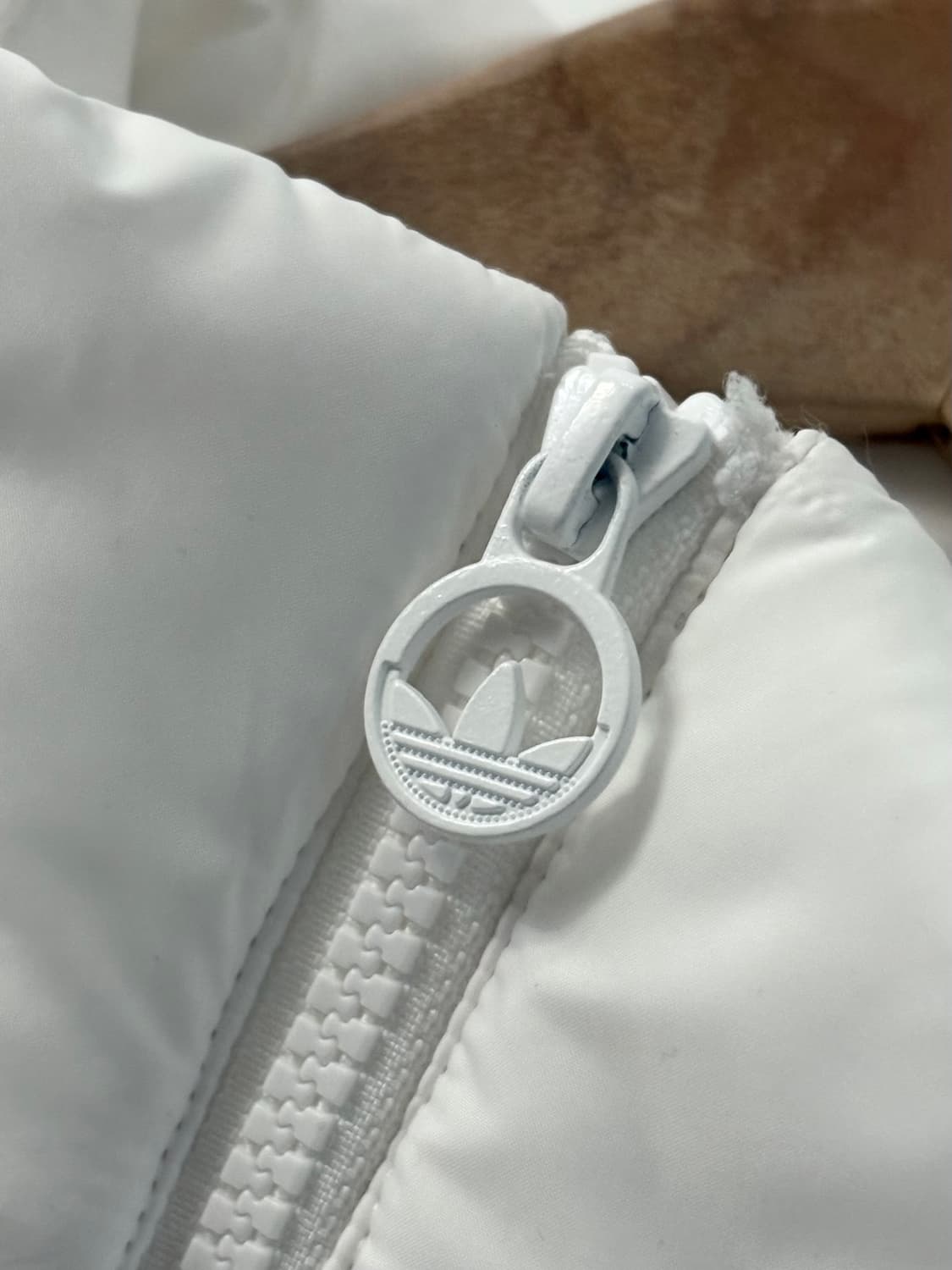 Adidas 아디다스 화이트컬러 와펜 패딩 자켓 상품이미지6