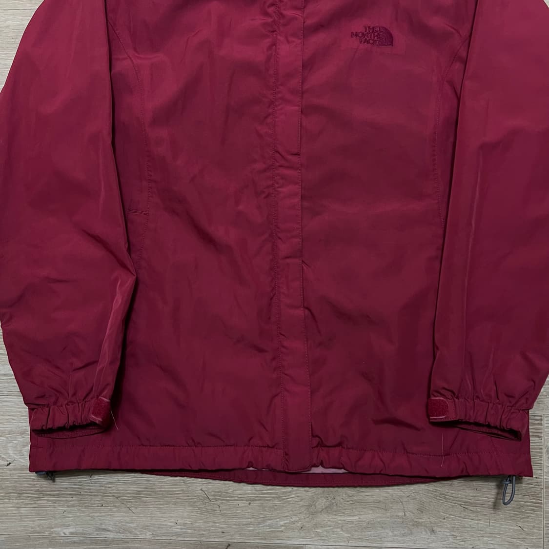 노스페이스 여성 하프돔 로고 하이넥 바람막이 자켓 [버건디] M/85 상품이미지3