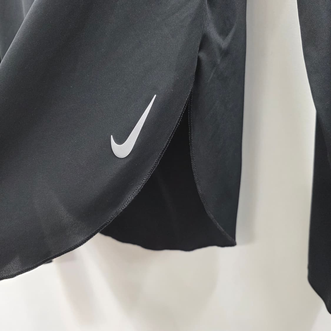 0163 나이키 우먼스 시티 슬리크 드라이핏 긴팔 티셔츠 상품이미지5