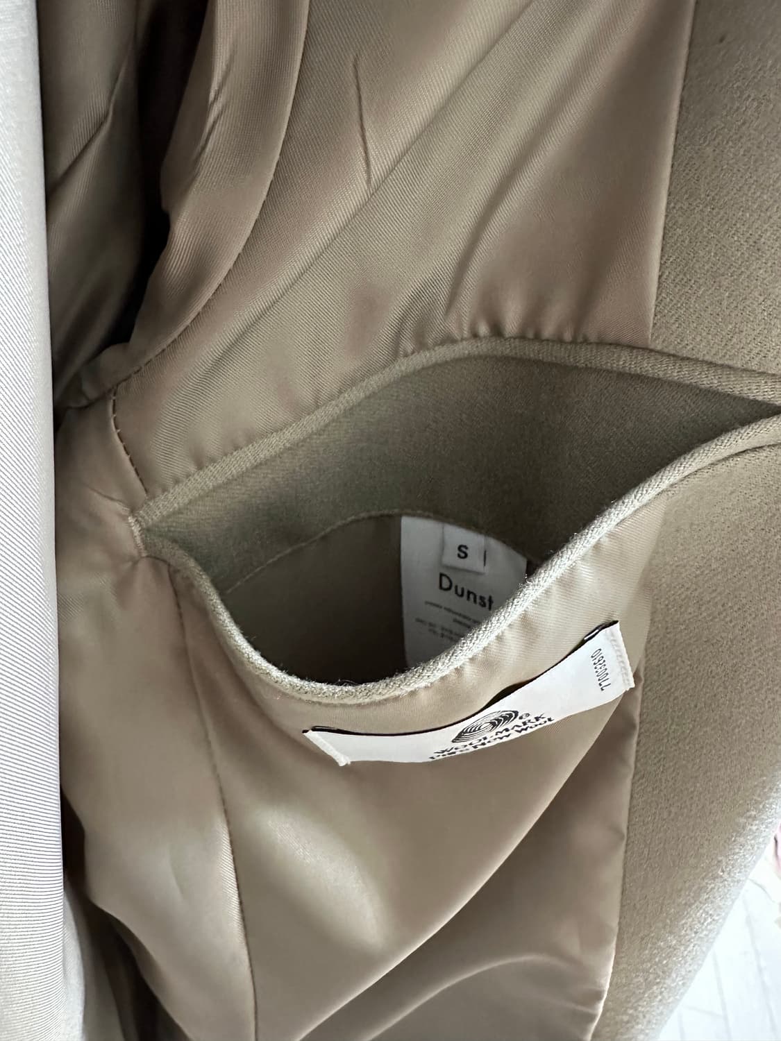 던스트 20FW 유니섹스 노카라 울 블레이저 그레이지 상품이미지4