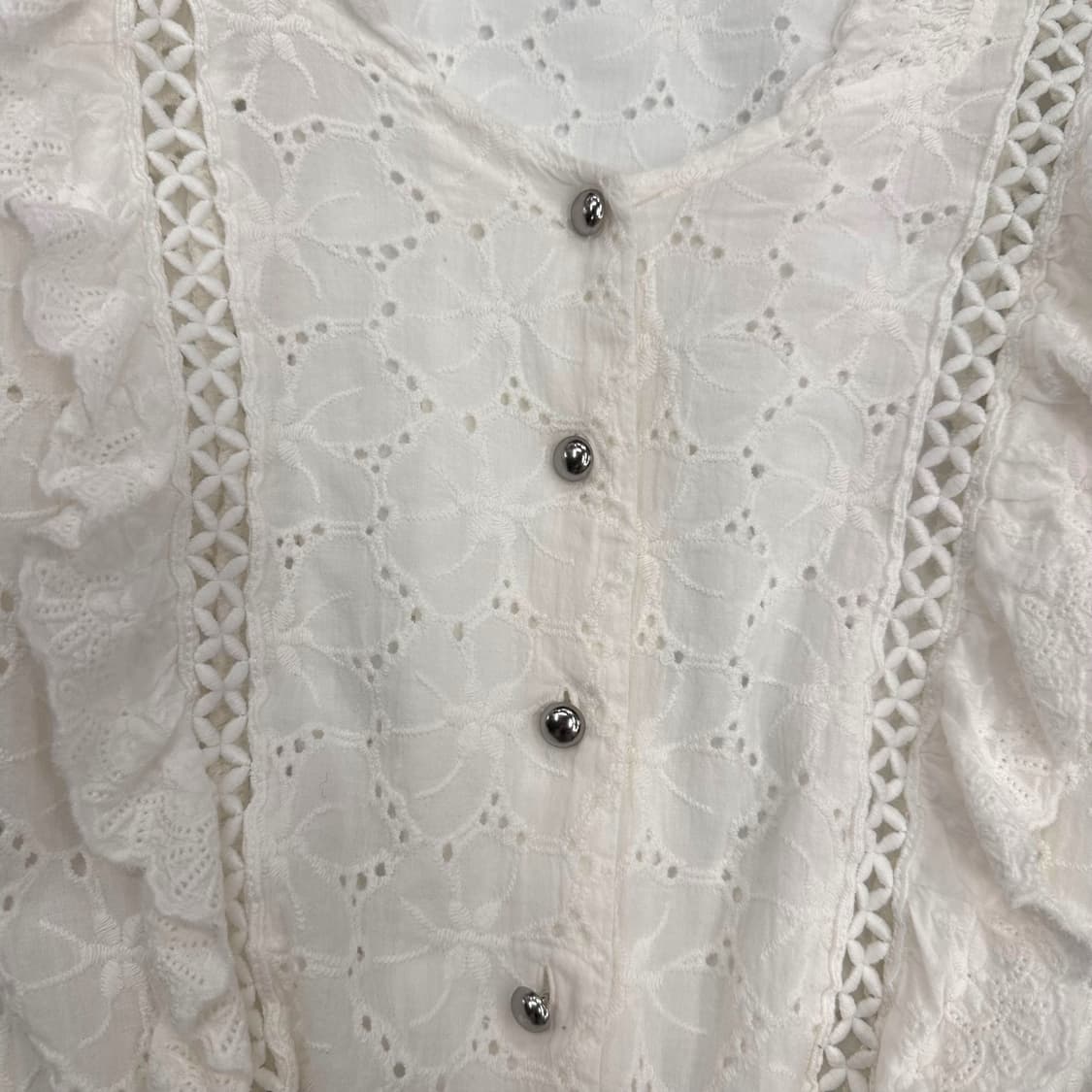 Eyelet Lace Girlish Blouse 상품이미지3