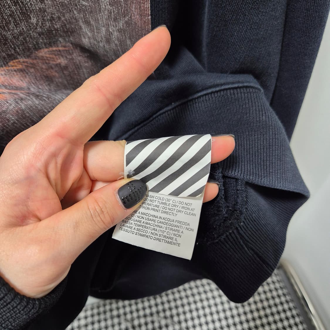 오프화이트 모나리자 프린팅 맨투맨 M / 할인 상품이미지5