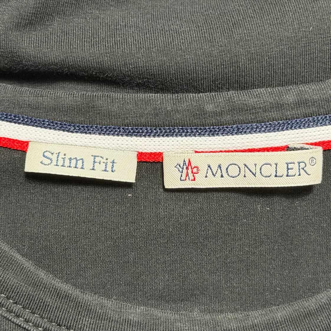 XL 몽클레어 슬림핏 블랙 반팔티 상품이미지4