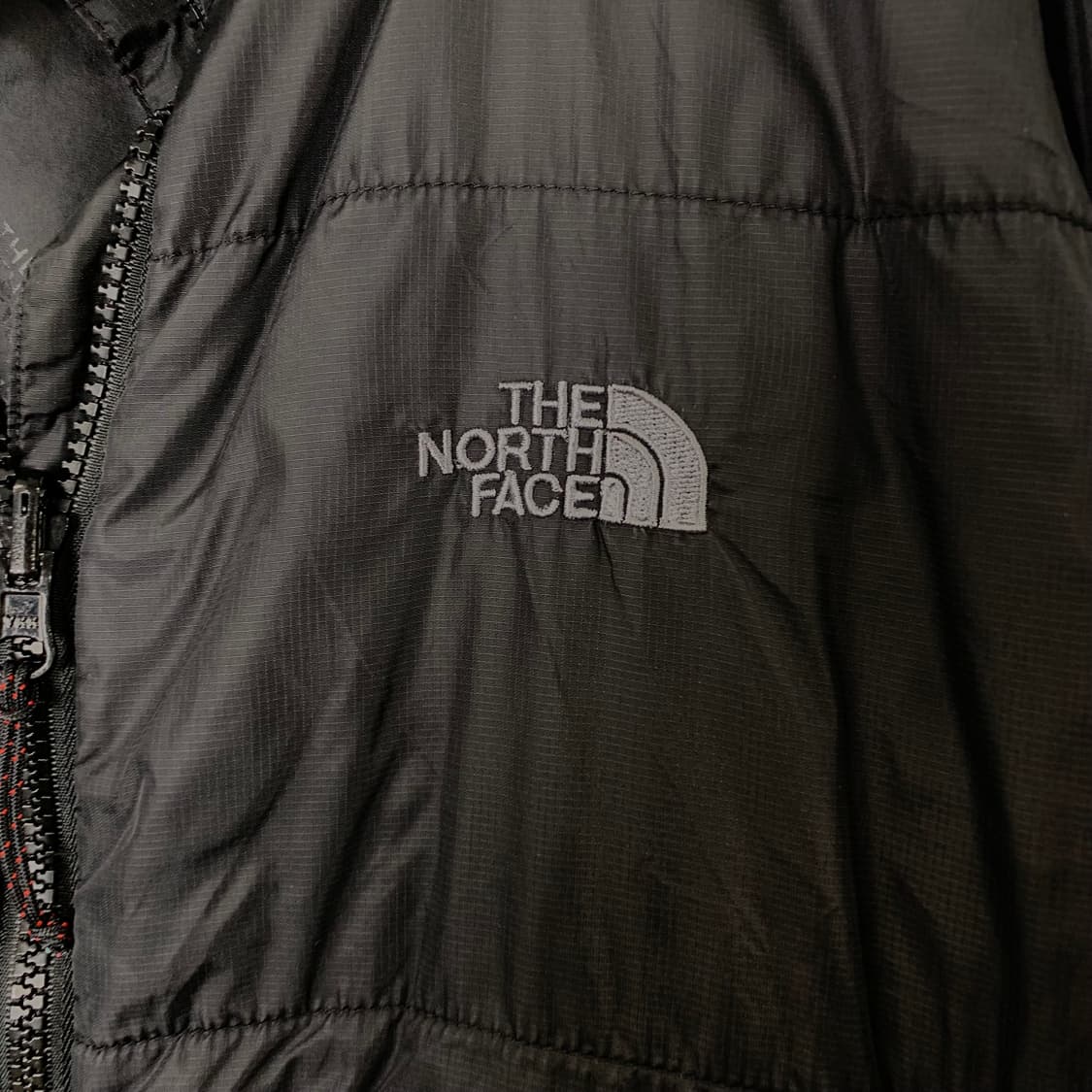 노스페이스 블랙 경량 패딩 상품이미지4