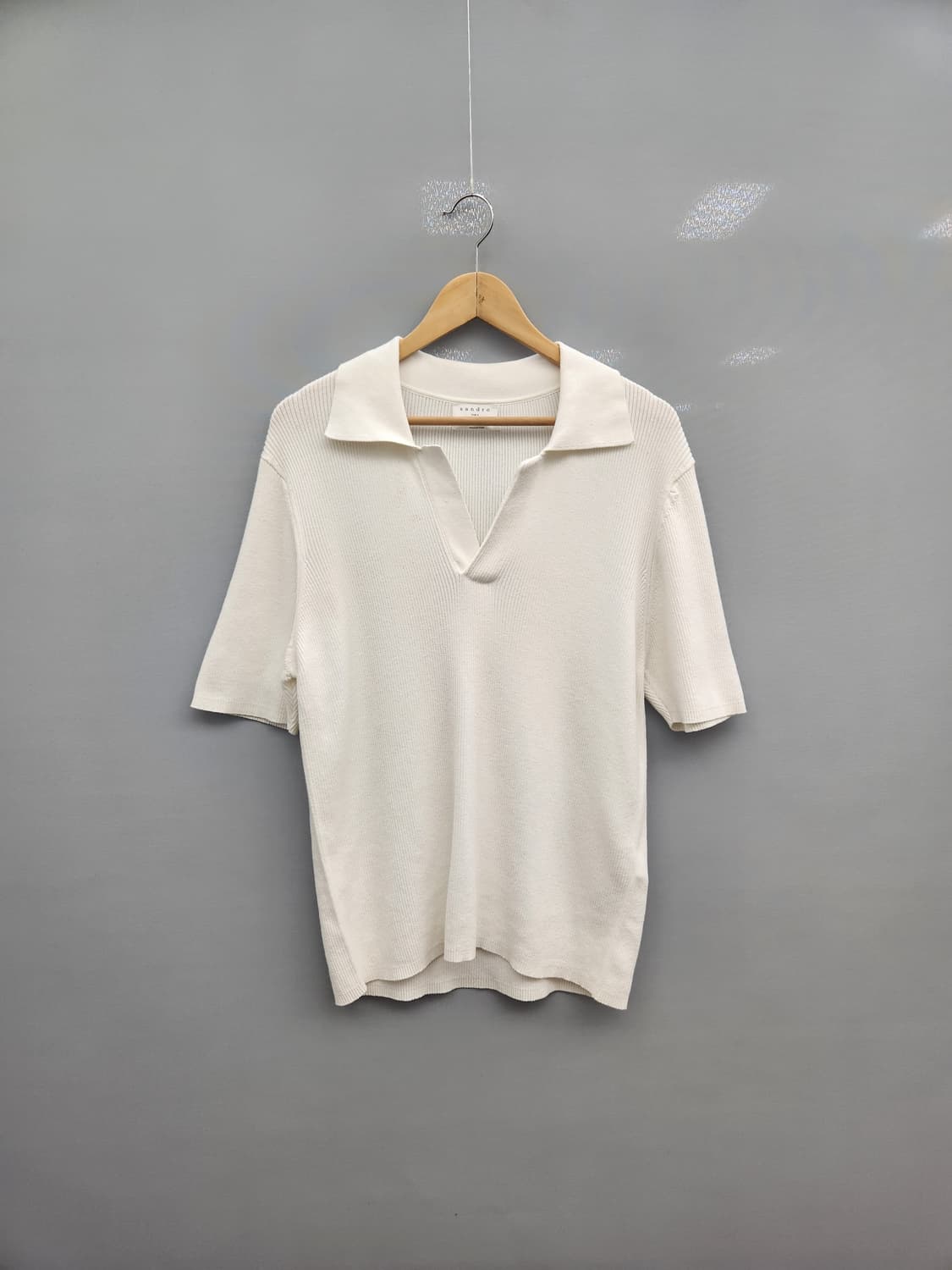 산드로 오픈카라 립 폴로 니트 티셔츠 상품이미지1