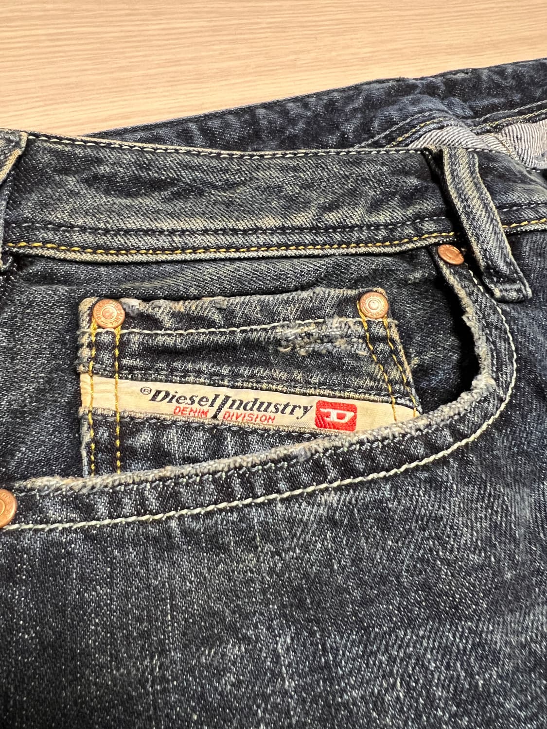 디젤 DIESEL ZATHAN 워시드 데님 팬츠 (W30 / L32)  상품이미지3