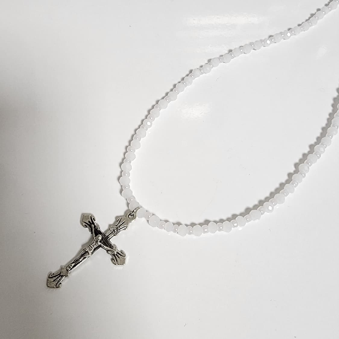 화이트 비즈 십자가 목걸이 상품이미지4