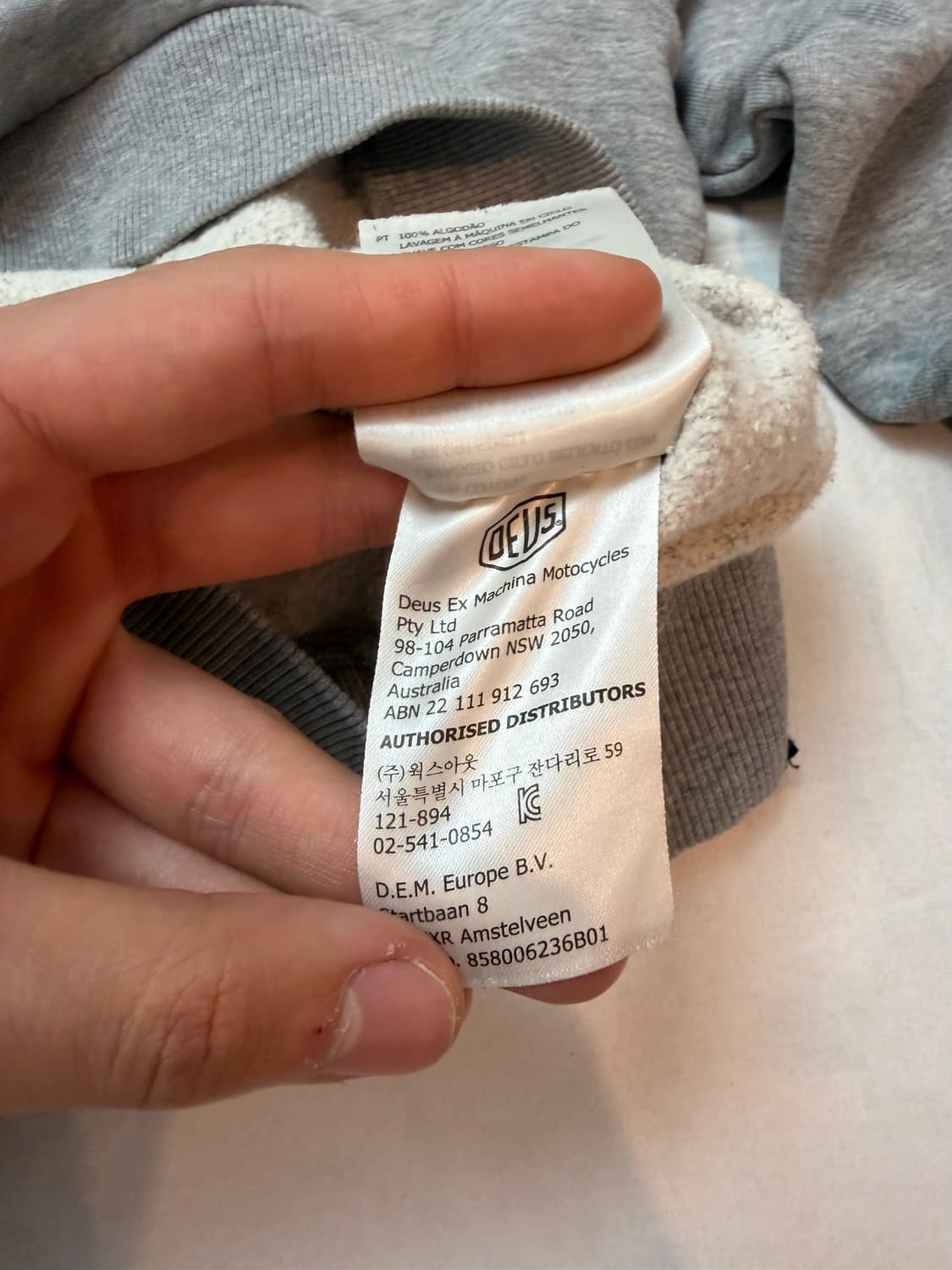 데우스 엑스 마키나 그래픽 맨투맨 스웻 상품이미지5