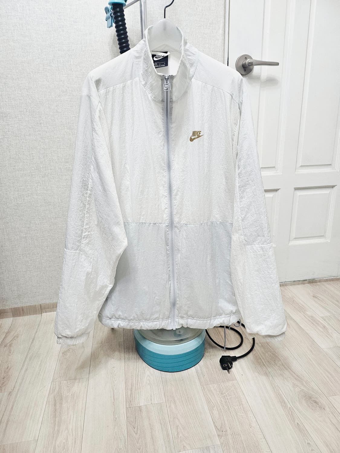 (110)2XL☆우주매물☆나이키 우븐자켓 백로고 [화이트골드] 바람막이 상품이미지1
