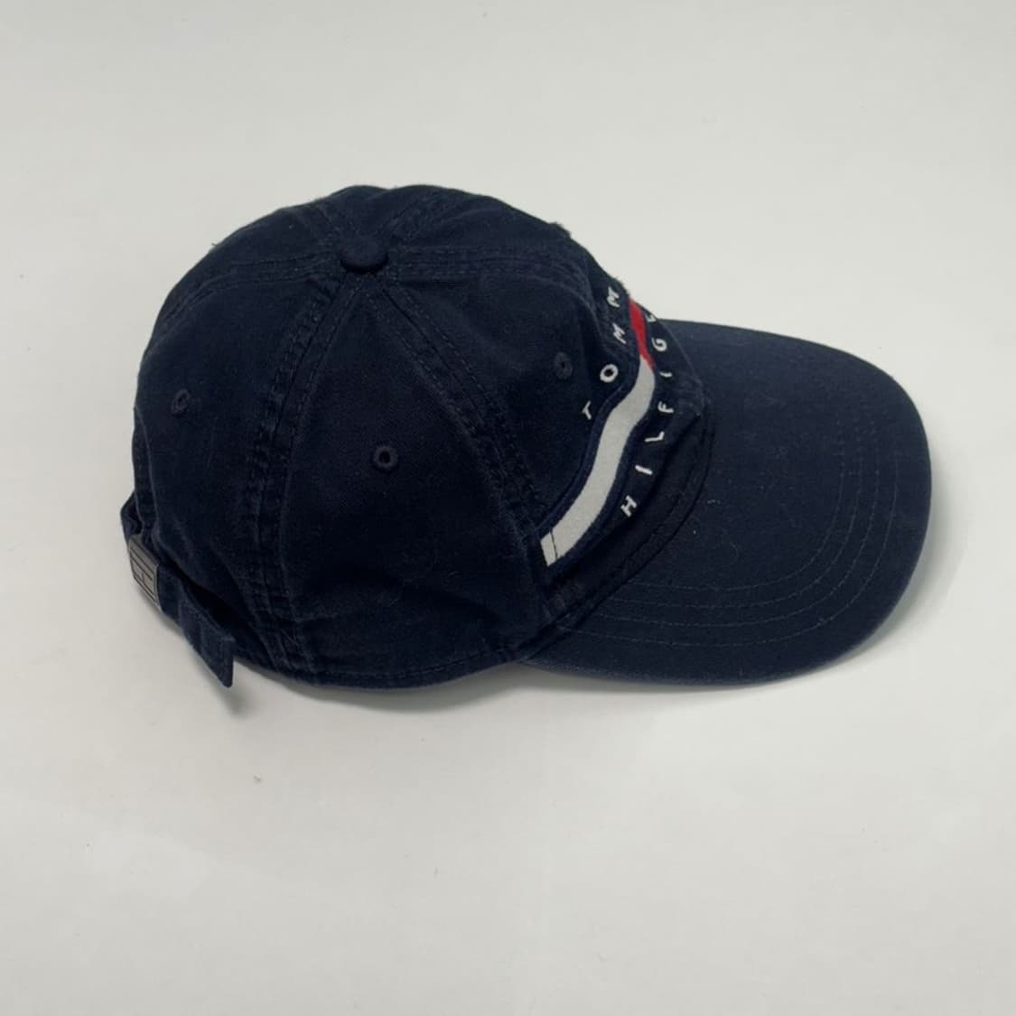 TOMMY HILFIGER 자수 로고 볼캡 네이비 상품이미지3