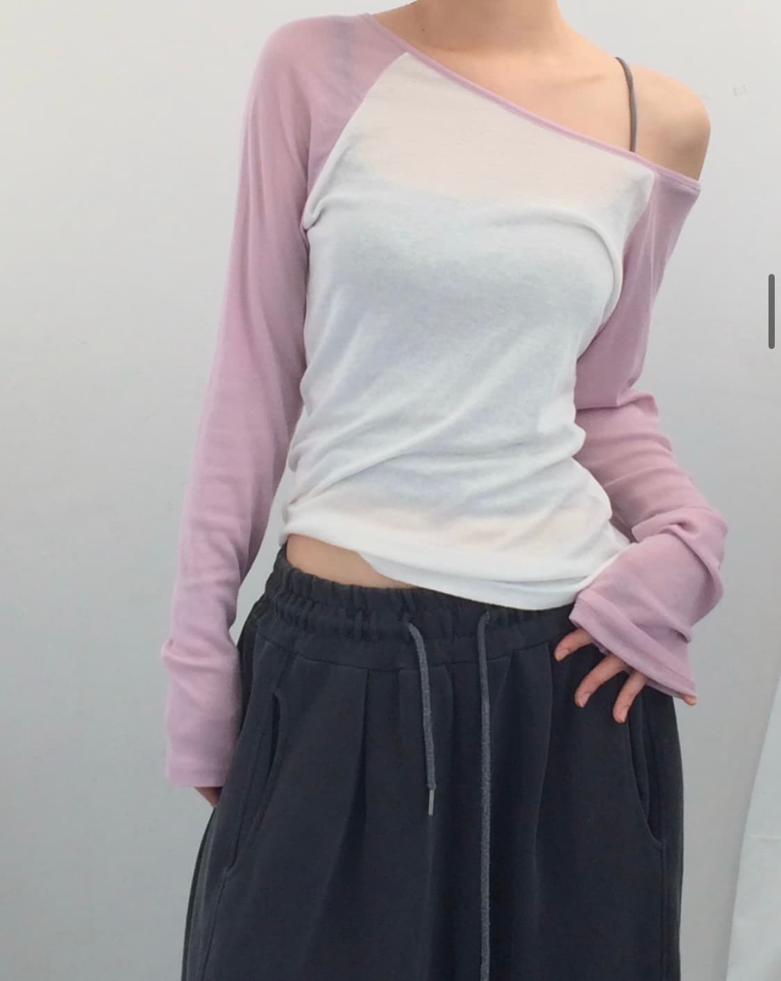 너의빈/루즈무드 오픈숄더 롱 슬리브 티셔츠 핑크 상품이미지2