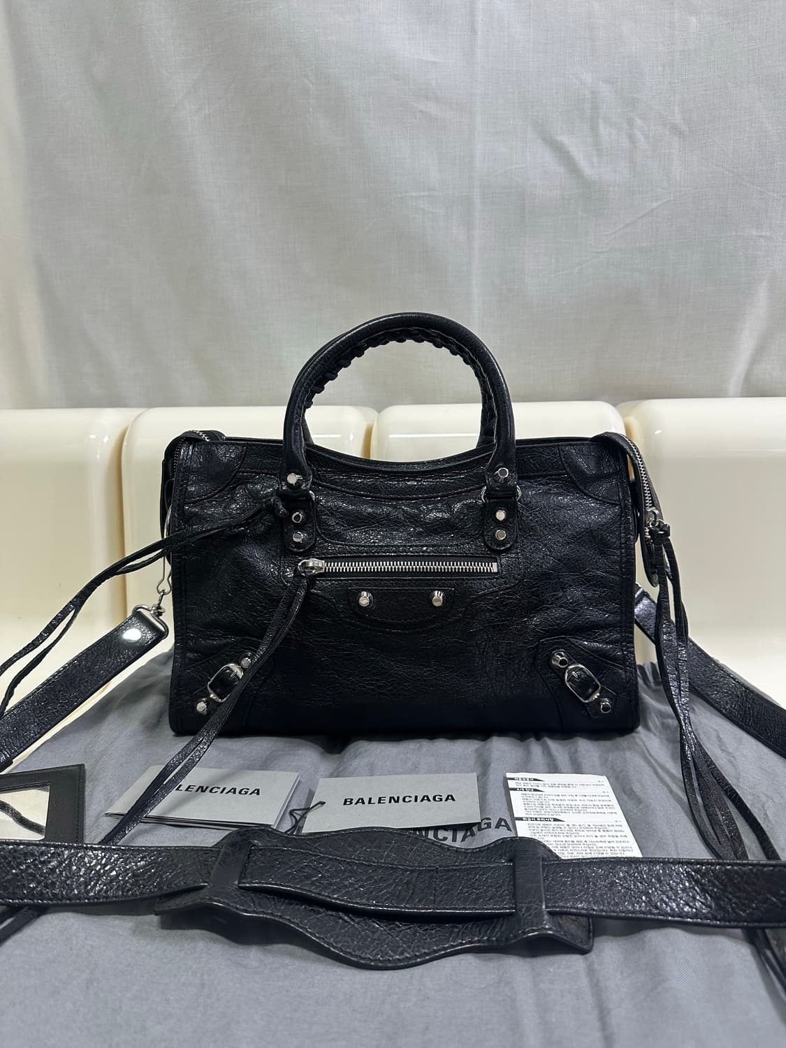 [A+ 정품] 발렌시아가 시티 모터백 스몰 블랙 상품이미지1