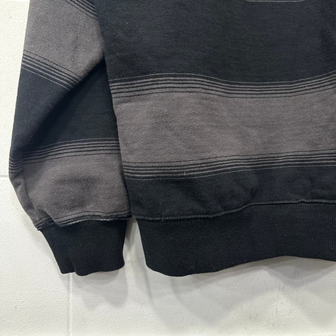 디스이즈네버댓 스트라이프 맨투맨 상품이미지10