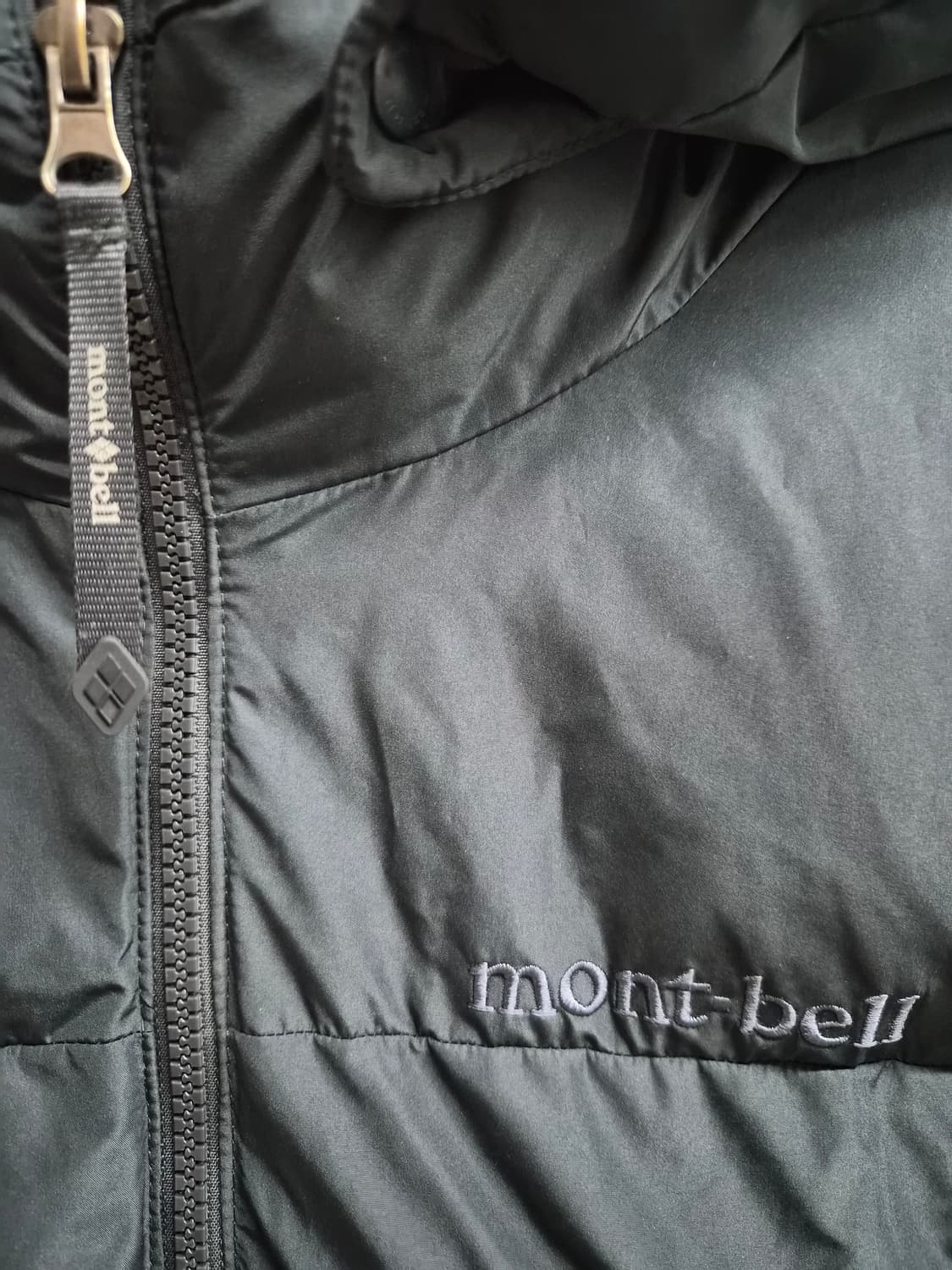 100) 몽벨 네이비 패딩 팝니다 상품이미지3