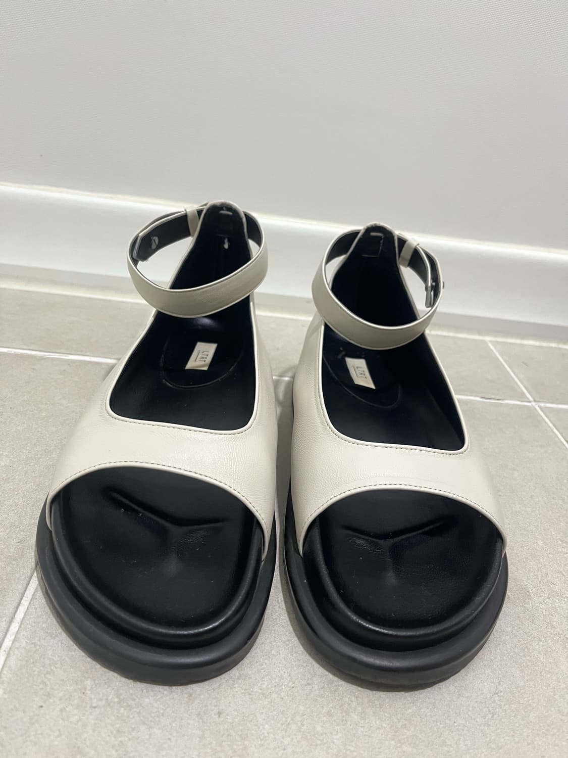 LEFT-RIGHT COMFY SANDAL 판매(웜화이트/250) 상품이미지6