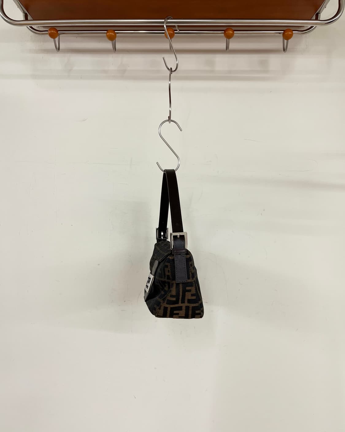 펜디 브라운 주카 바게트 백 상품이미지3