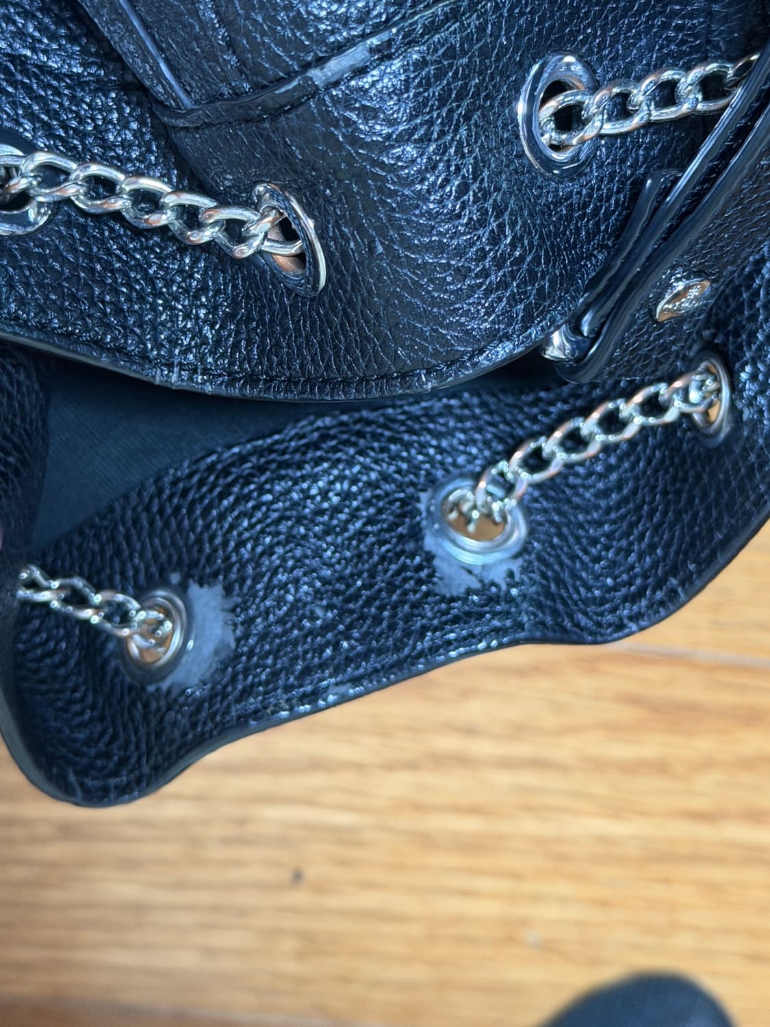 비비안웨스트우드 크리시 스몰 버킷백 블랙 상품이미지9