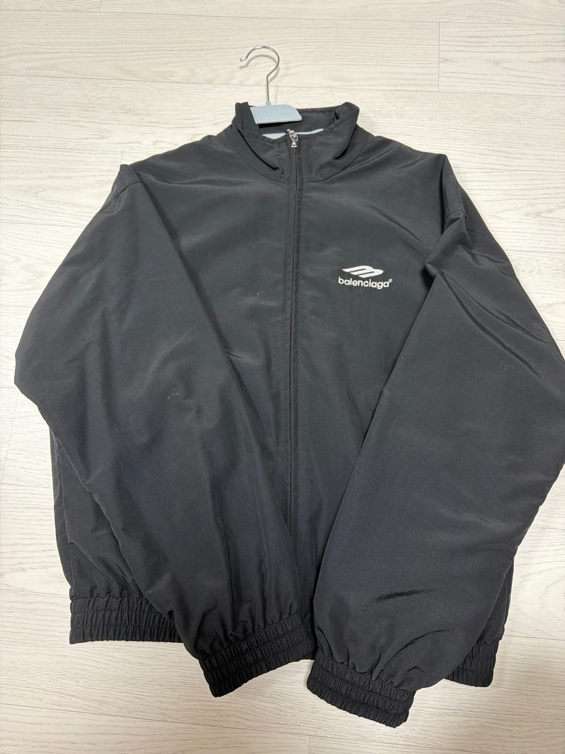 발렌시아가 바람막이 상품이미지1