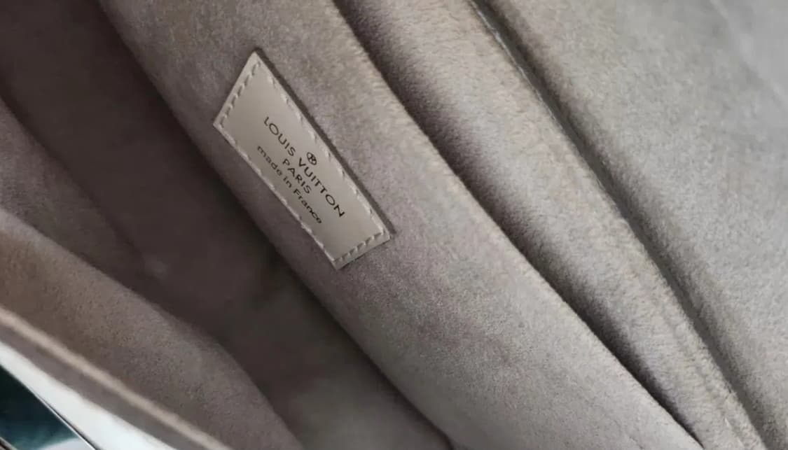 루이비통 에피 에삐 몽테뉴클러치 아이보리화이트 상품이미지4