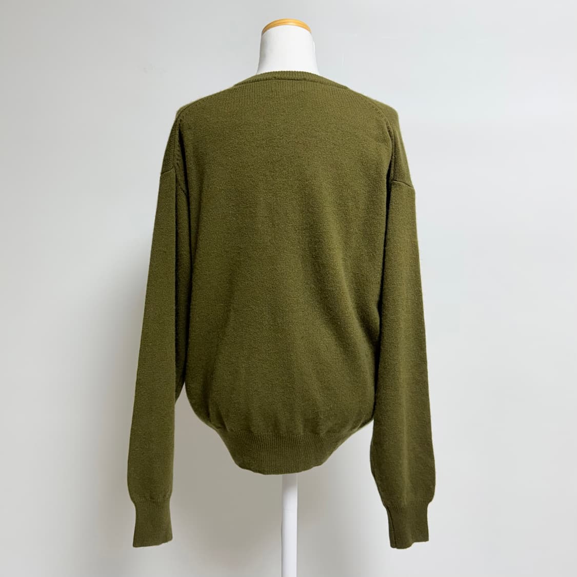 [캐시미어 100%] 카키색 브이넥 니트 L 상품이미지3