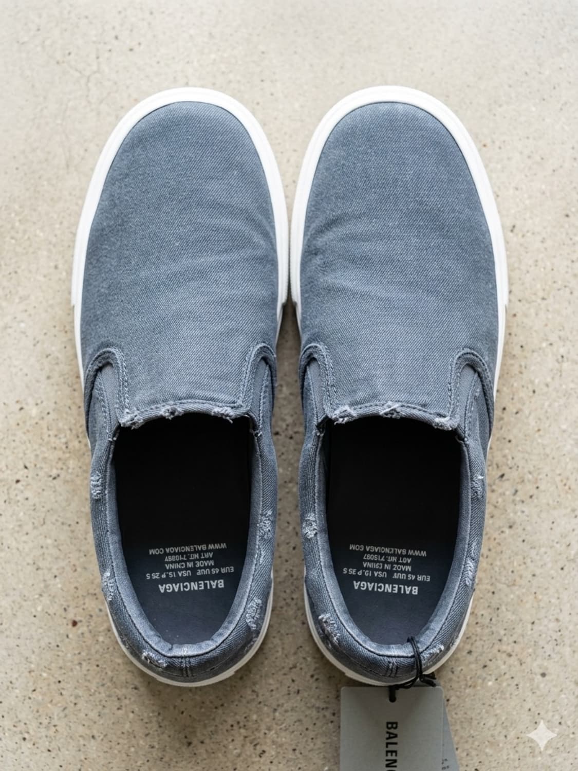 발렌시아가 Paris Graffiti Slip On Sneakers  상품이미지1