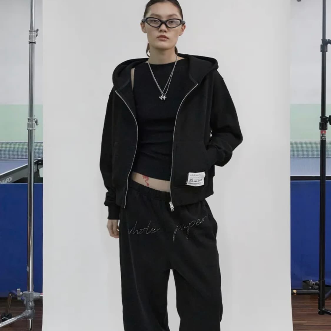 홀페이퍼 큐빅기모후드집업 블랙 팔아요 상품이미지4