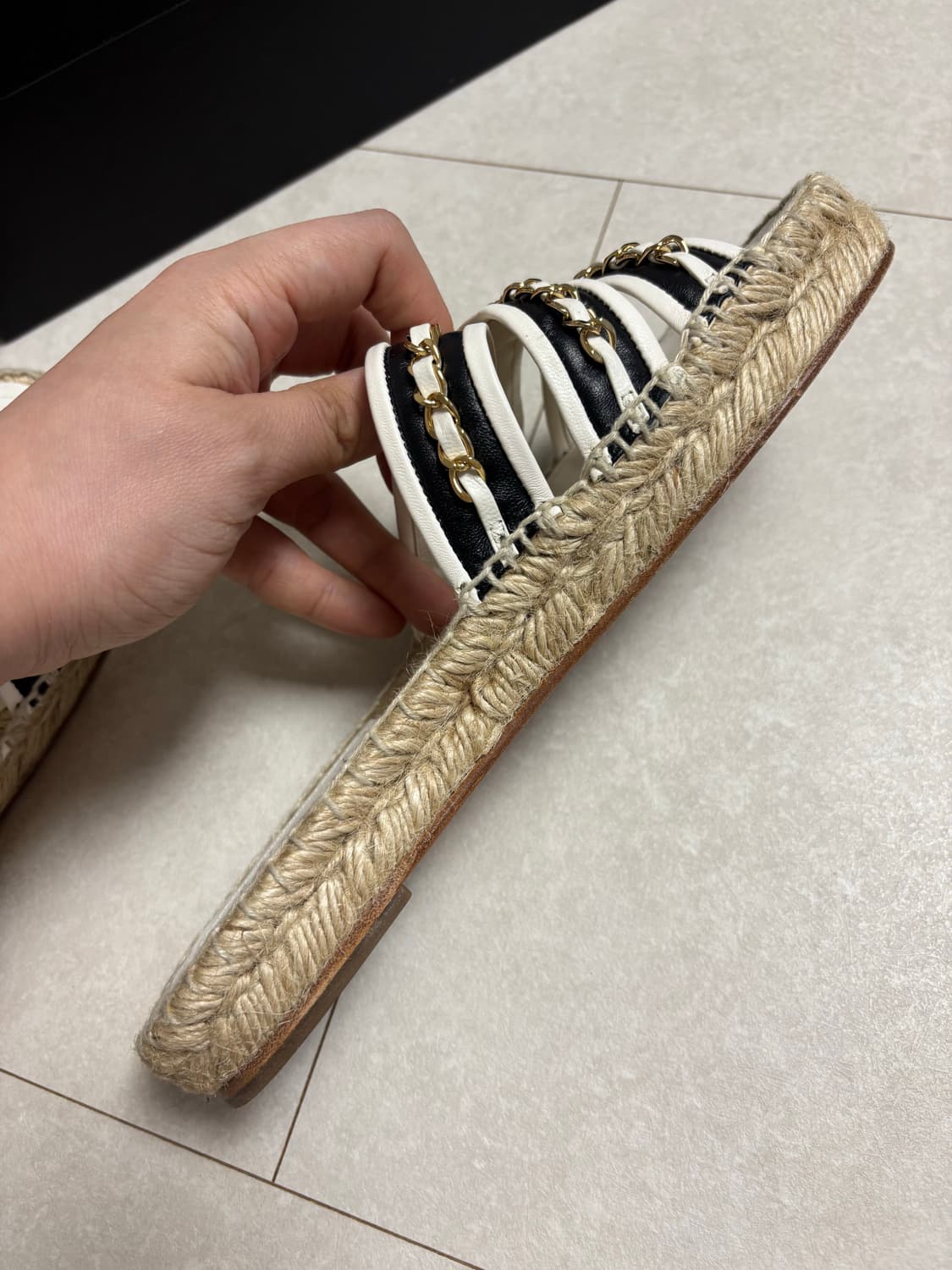 샤넬 블랙 앤 화이트 체인 샌들 슬리퍼 37사이즈 상품이미지8