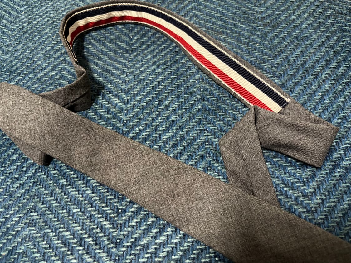 톰브라운 미드그레이 넥타이 상품이미지2