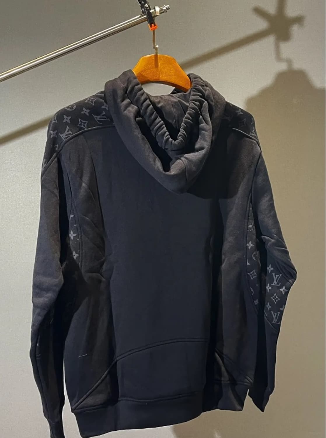 [정품] 루이비통 모노그램 패널 후드티 블랙 M 상품이미지2