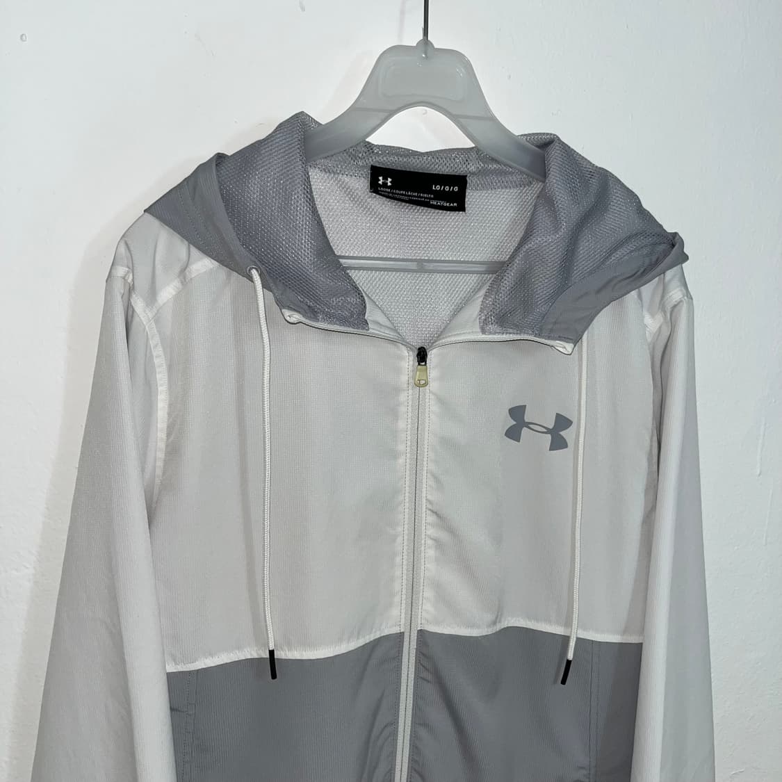 Under Armour white windbreaker 상품이미지5