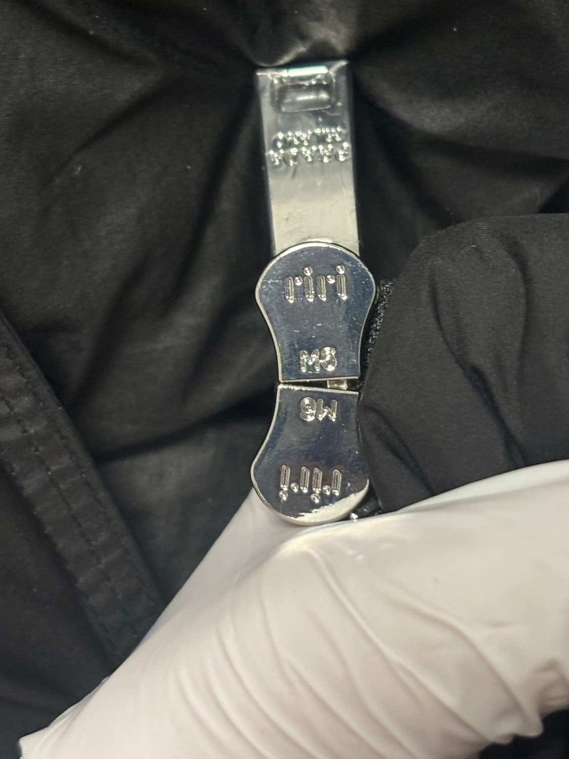 프라다 RE-NYLON 후드 다운 패딩 급처 상품이미지6