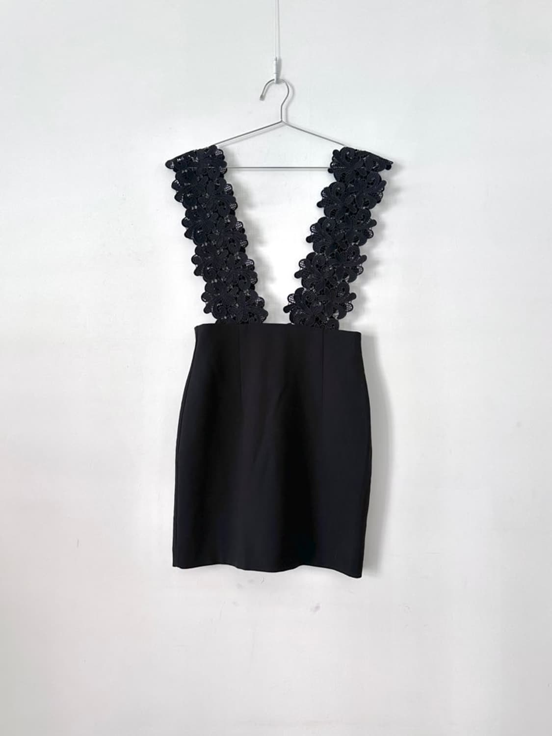 Shoulder embroidery bustier ops / black 상품이미지1