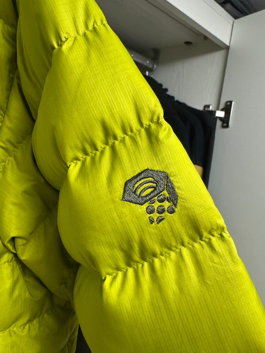 마운틴하드웨어 경량다운 XL 상품이미지3