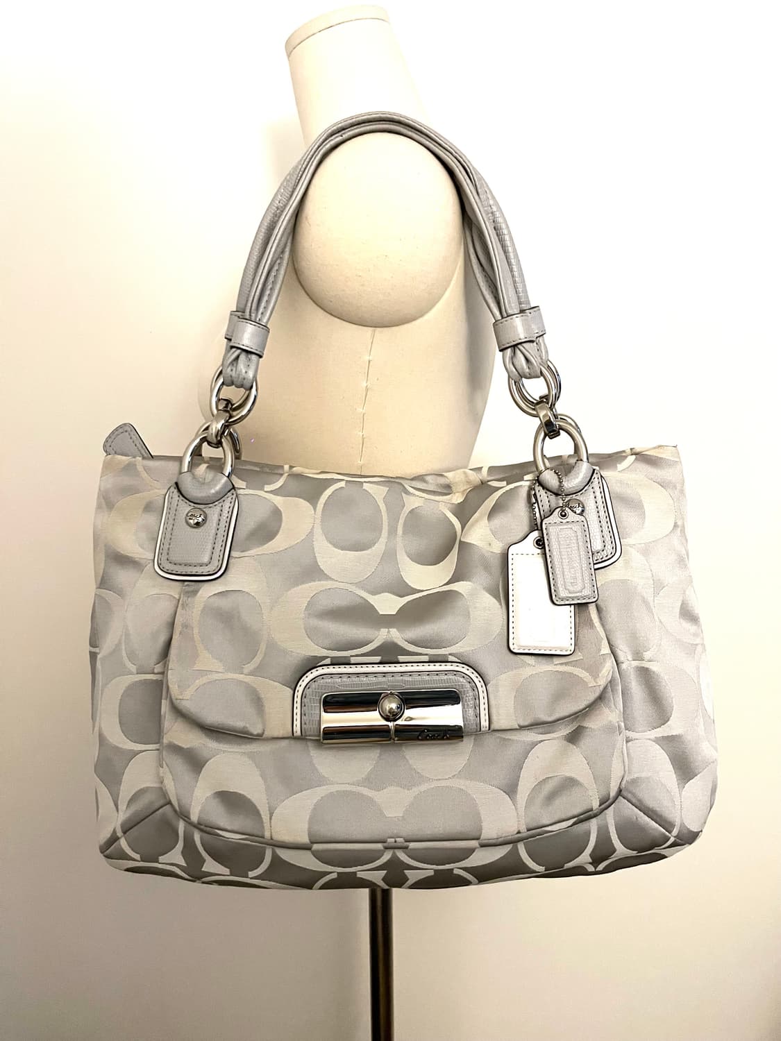 Coach White Silver Shoulder Bag 상품이미지2