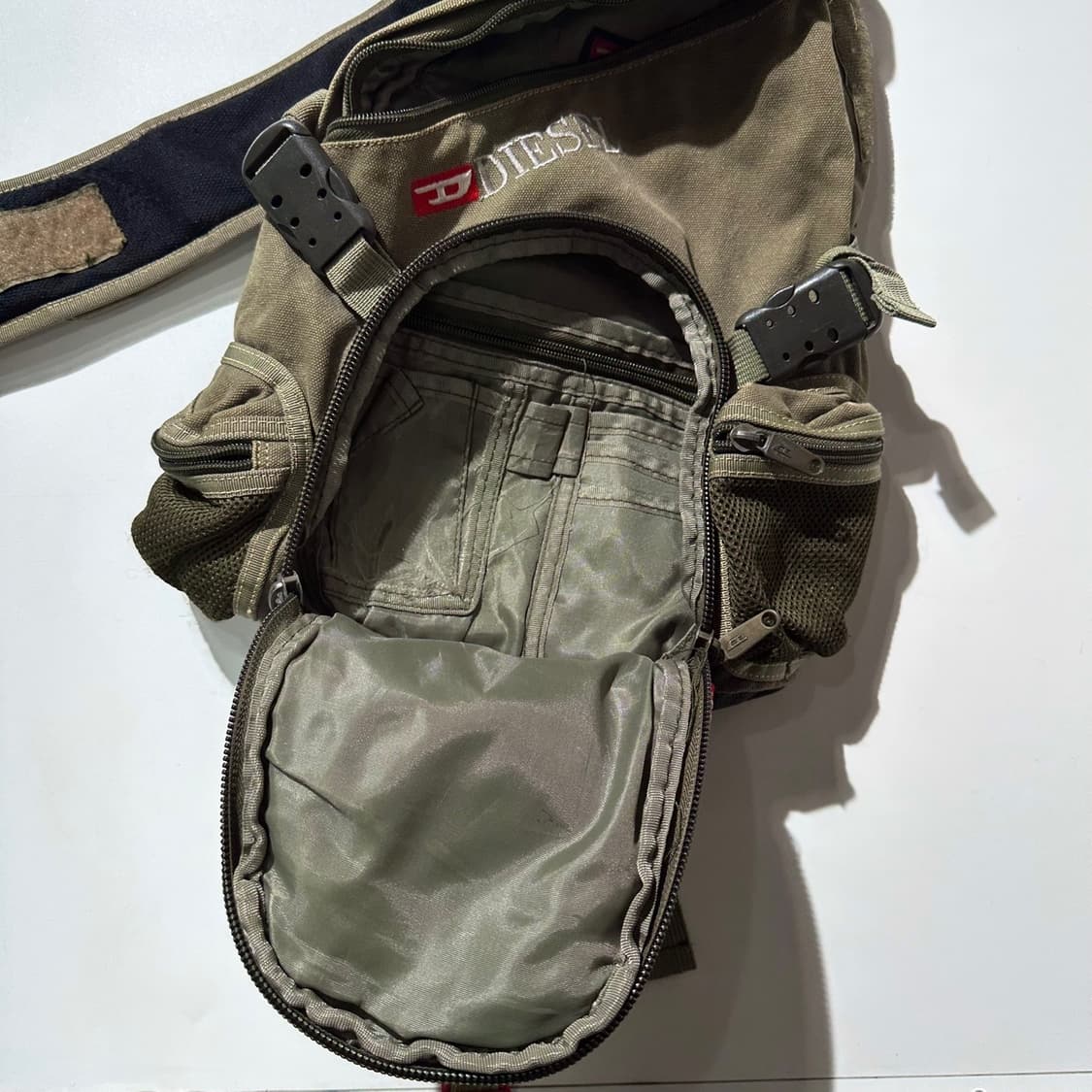 디젤 유틸리티 슬링백 상품이미지7