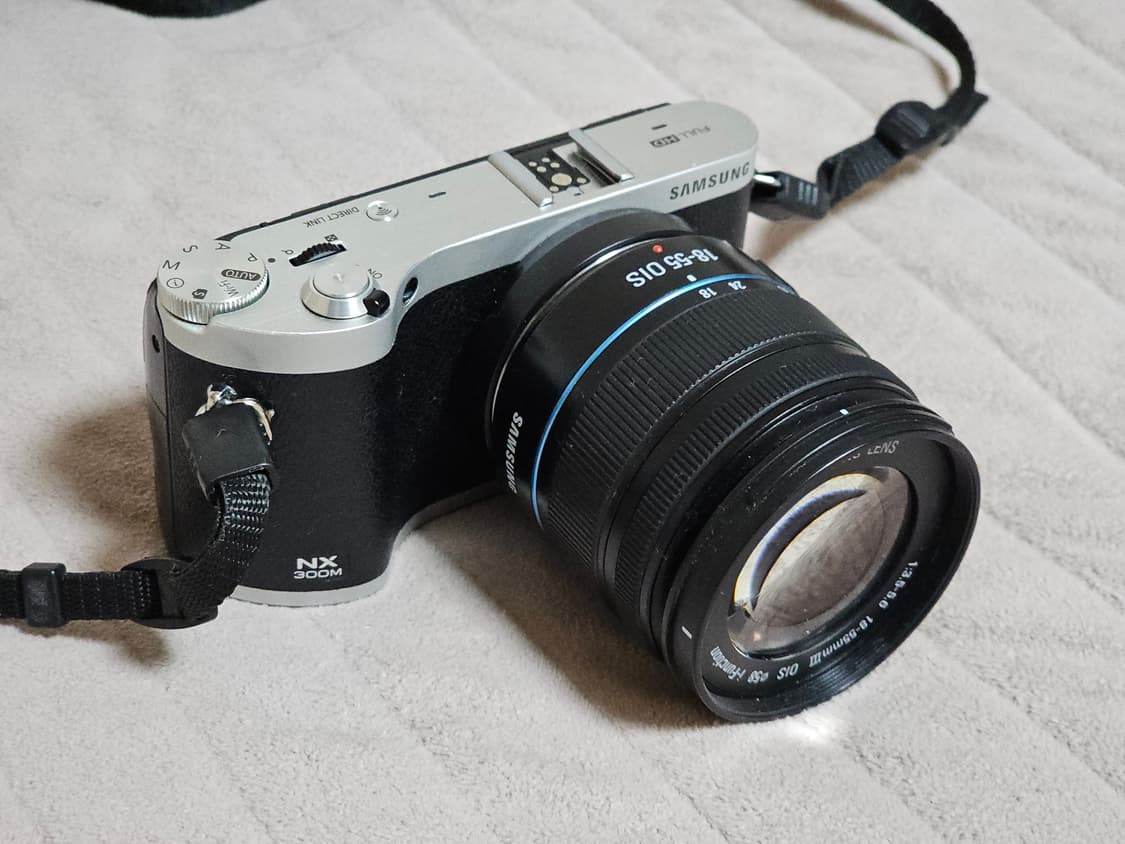 삼성 NX300M 미러리스 카메라와 18-55mm 렌즈 상품이미지2