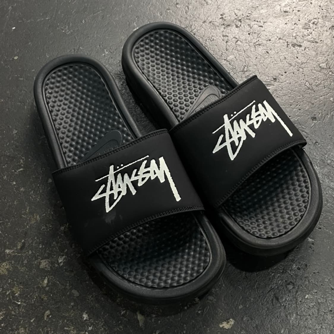 280 나이키 X 스투시 베나시 슬라이드 슬리퍼 상품이미지2