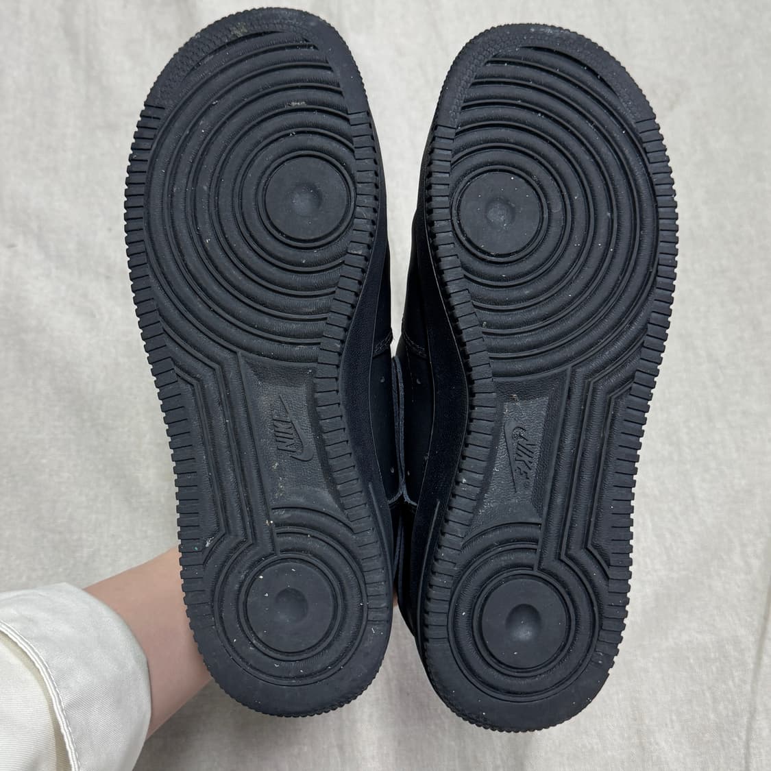 나이키 에어포스1 로우 올블랙 265 상품이미지7