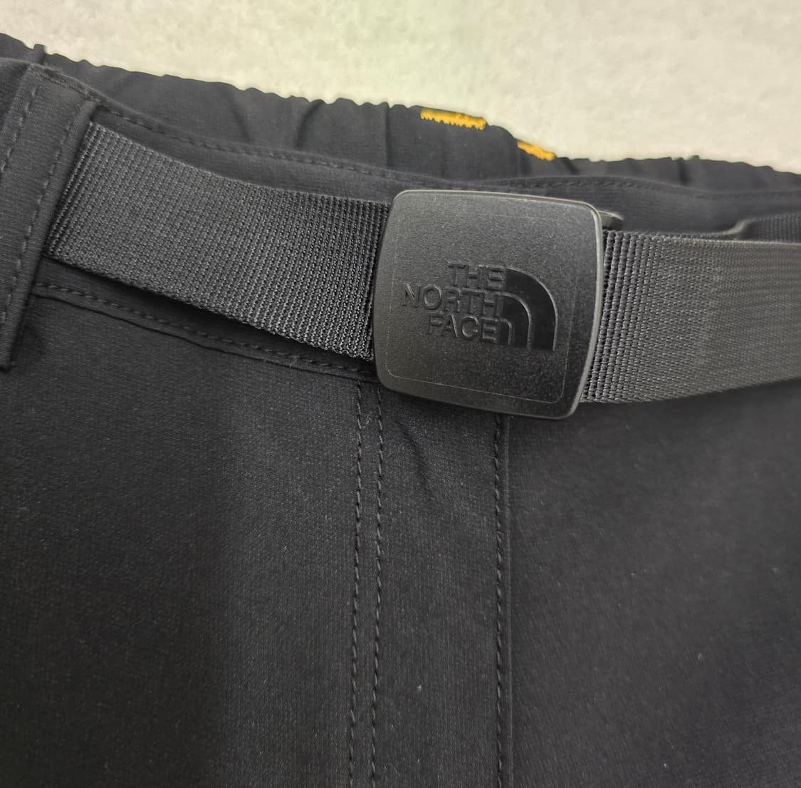 노스페이스 여성 아웃도어바지.새상품급.   
싸이즈 26 상품이미지3