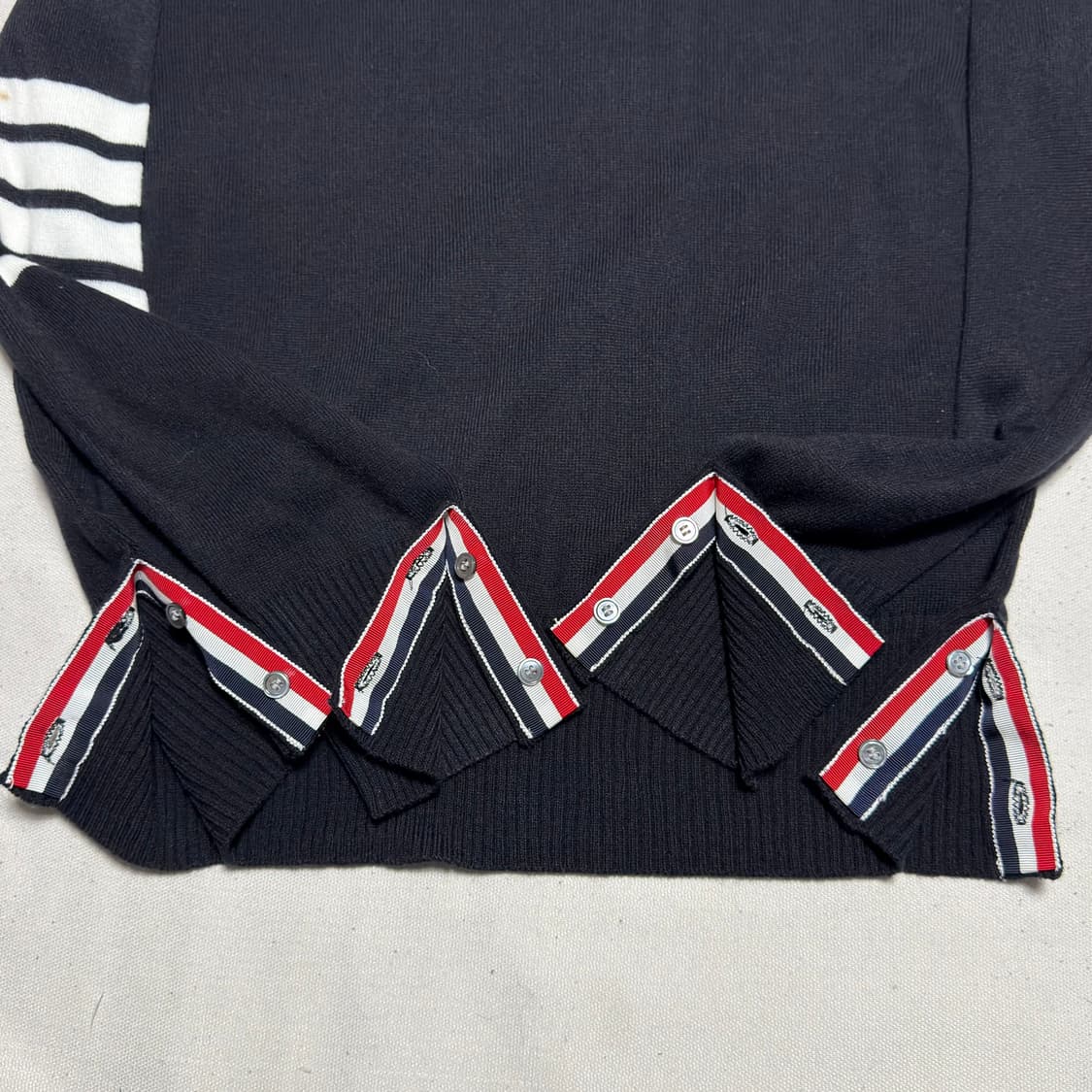 2 톰브라운 스코틀랜드 사선 완장 니트  상품이미지4