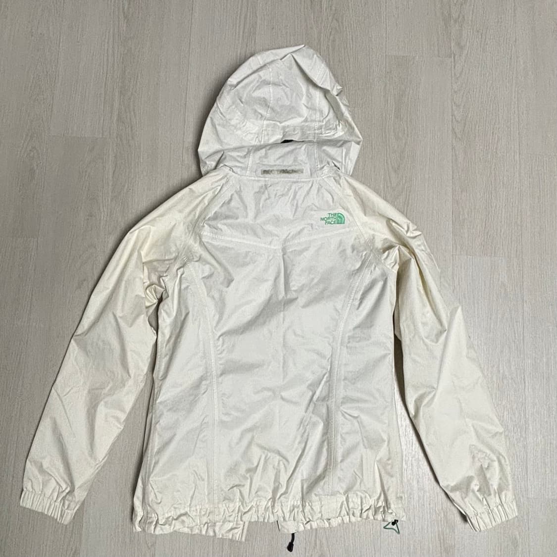 노스페이스 아이보리 바람막이 팝니다  상품이미지2